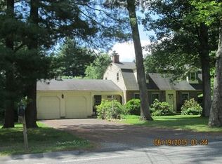 25 Pomeroy Meadow Rd, Southampton, MA 01073
