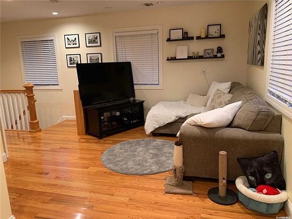 4th image of 10 Craft Ave Floor 2
