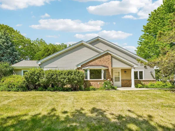 7017 W Hummingbird COURT, Milwaukee, WI 53223