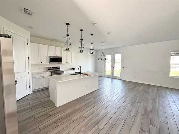 3rd image of 2077 Derwent Dr