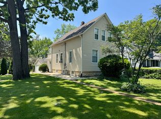 1014 Half Day Rd, Highland Park, IL 60035