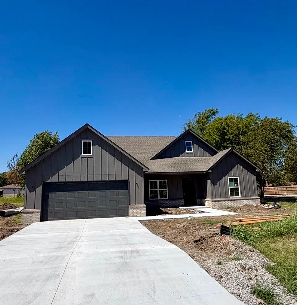 3 bed, 1260 sqft, $2,100 — Photo 1