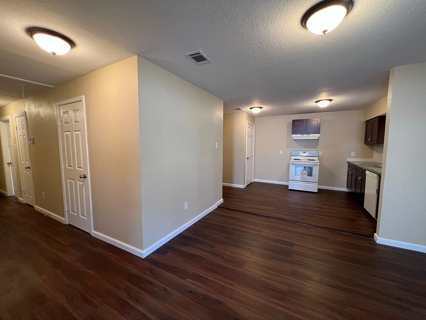 Newly remodeled 3bed/2bath in Eagle Lake, TX — Photo 3