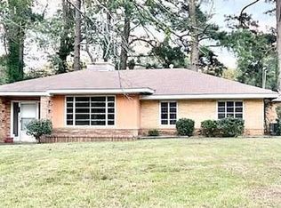3938 Oakhill Dr, Jackson, MS 39206