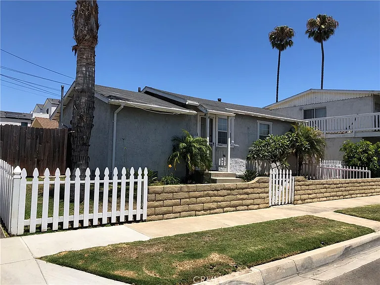 1011 Florida St — Photo 2