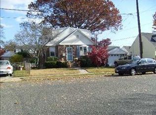 283 Claflin Blvd, Franklin Square, NY 11010