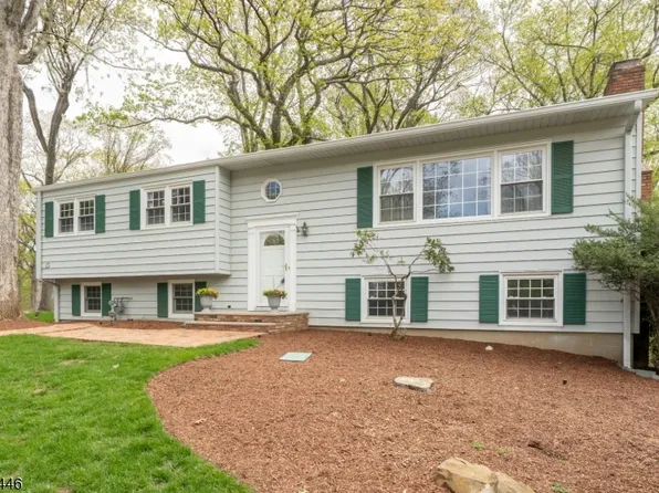 6 Colonial Dr, Green Brook Twp., NJ 08812