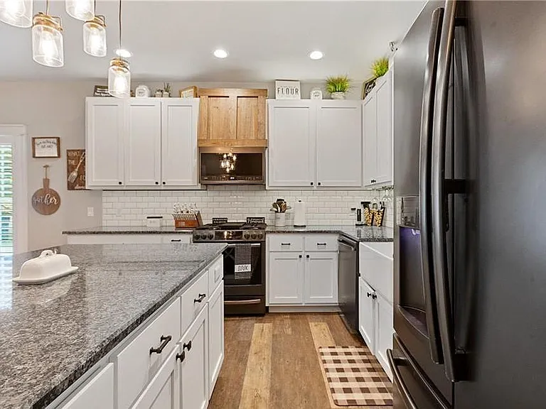 936 N Union Ave — Photo 10