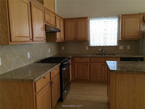 2nd image of 1018 Emerald Dove Ave