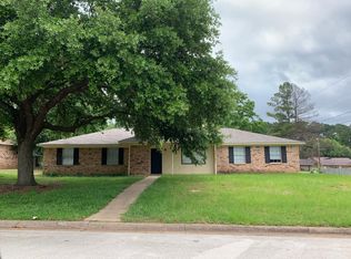 414 Woodridge Dr, Hallsville, TX 75650