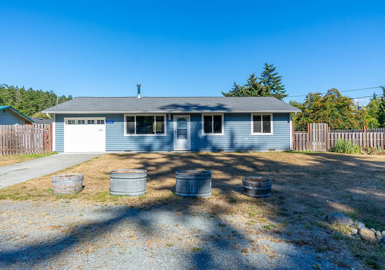 3 Bedroom 1 Bathroom in Sierra Community — Photo 1