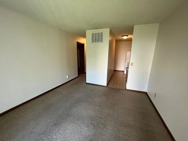 Two bedroom, 1 bathroom, patio — Photo 36