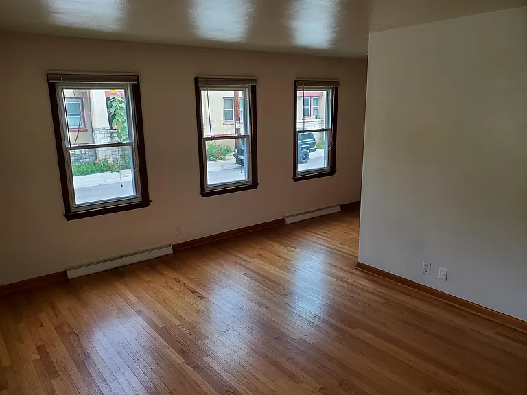 519 Glenwood Dr #3 — Photo 2
