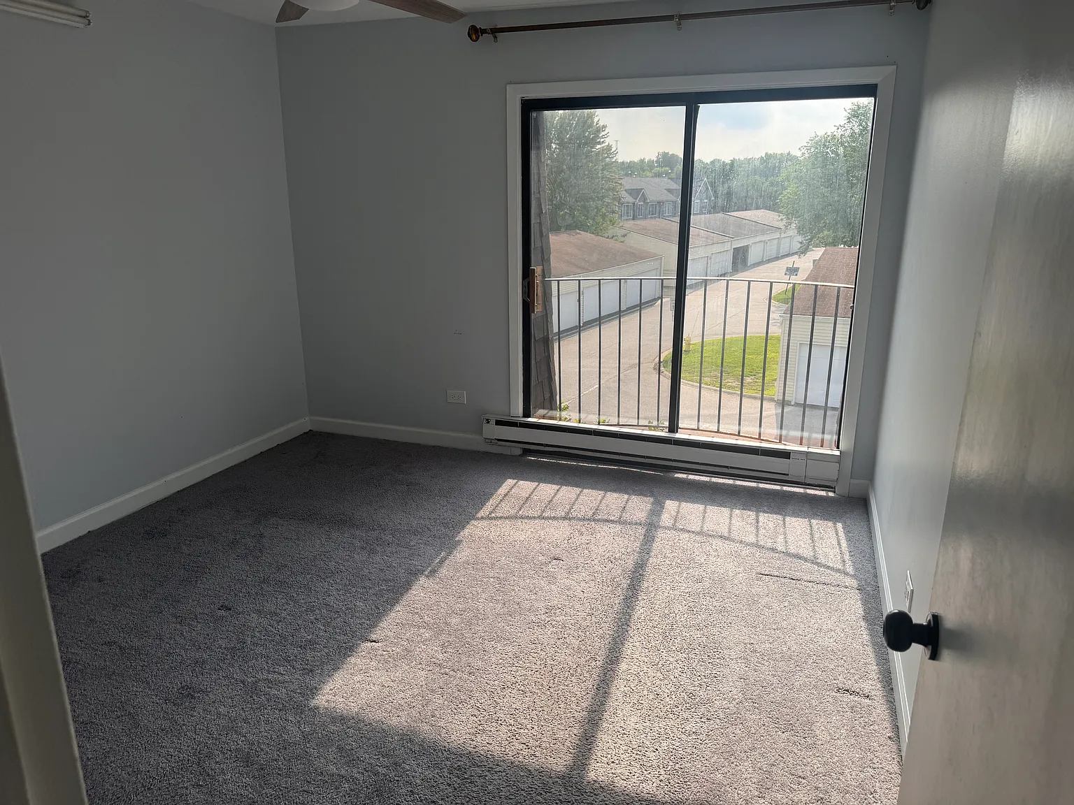 2 bed, 988 sqft, $2,000 — Photo 3