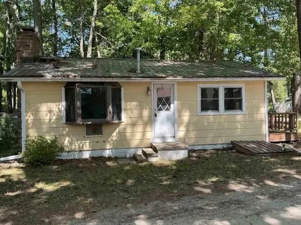 232 Lake Dr, Six Lakes, MI 48886