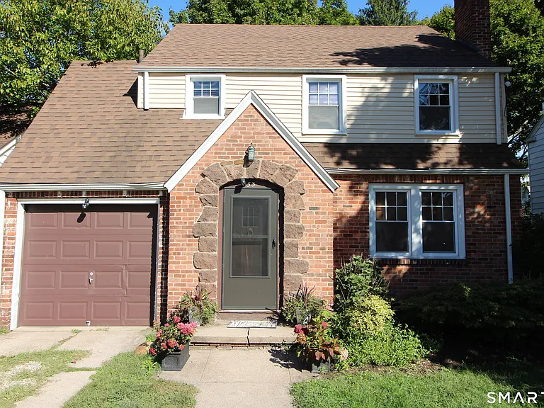 53 Lilac Ave — Photo 1