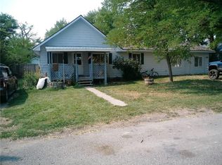 817 5th St W, Roundup, MT 59072