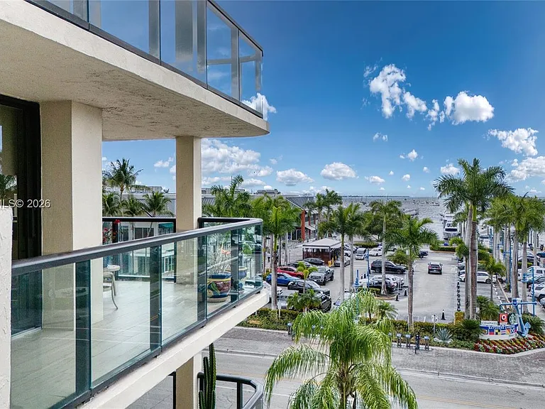 2575 S Bayshore Dr — Photo 4