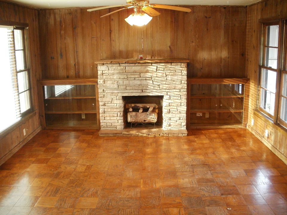 1st image of 2420 Oakwood Ter