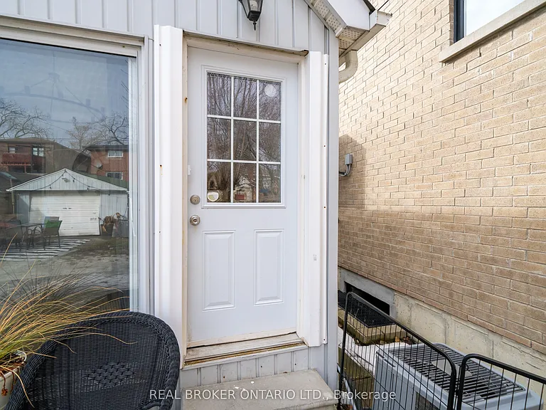 12 Villa Rd #BASEMENT — Photo 2