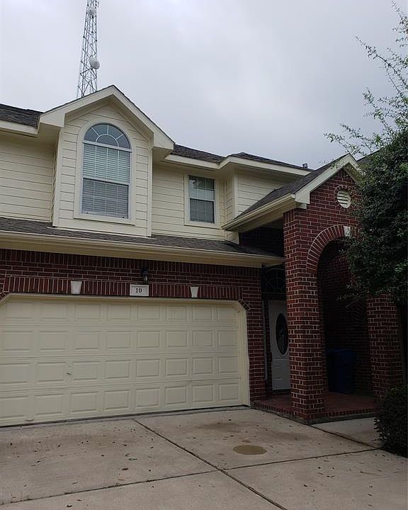Private entrance with 2 car garage