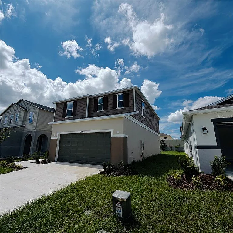 4 bed, 2.5 bath, 2107 sqft, $1,950 — Photo 3