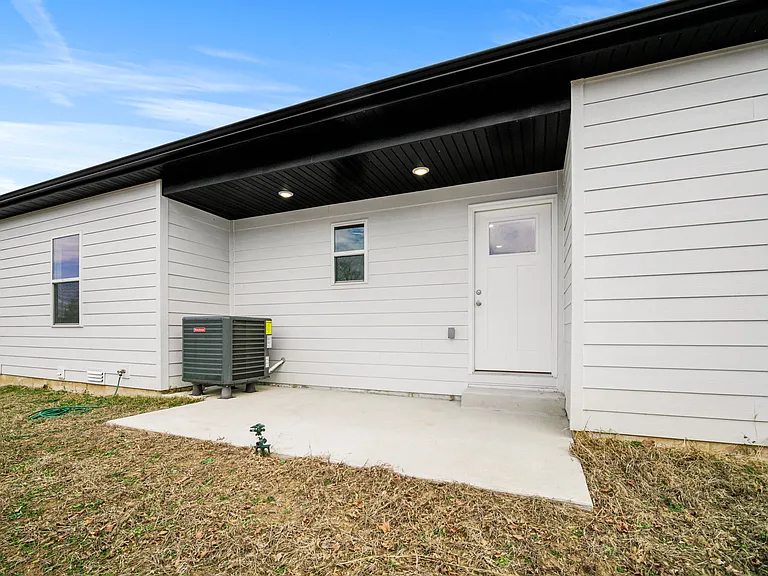 655 E Forest St — Photo 30