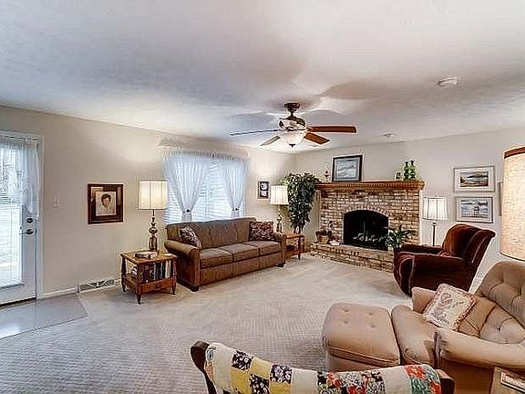 5th image of 7384 Lake Park Dr