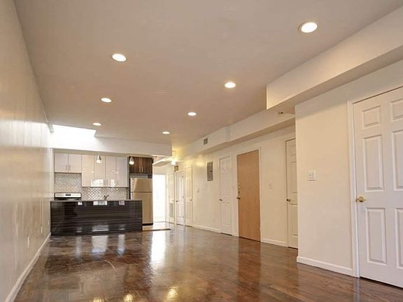2nd image of 472 Chauncey St #2