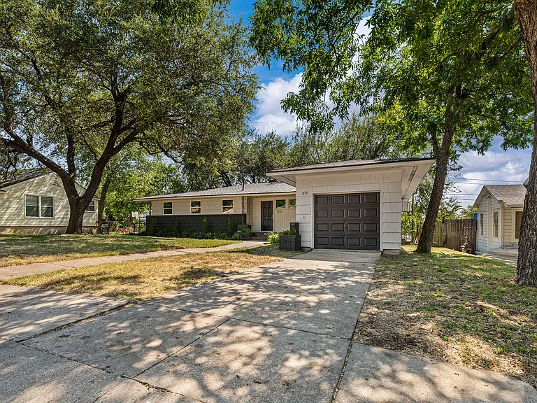 32300 Proctor Ave — Photo 4