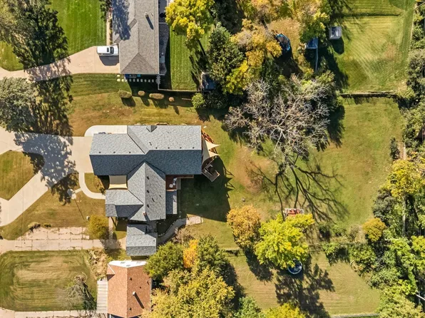 204 Hillcrest Ave, Bellevue, NE 68005