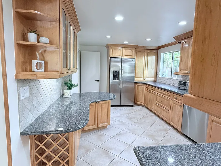 64 N Birchwood Ave — Photo 15