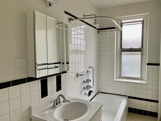Rented by Zjama Realty Corp | media 6