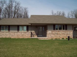 1636 Kings Lane, Two Rivers, WI 54241