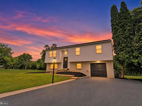 28 Frederick Rd, Coatesville, PA 19320