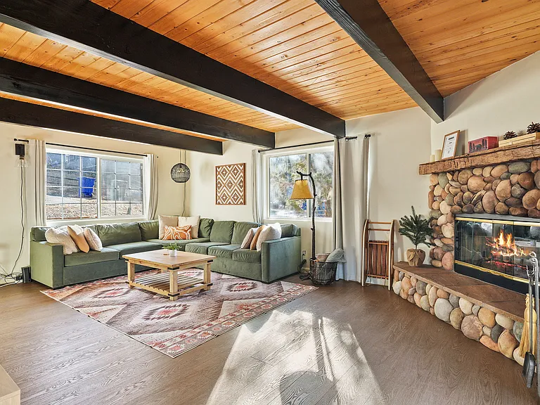 692 Santa Barbara Ave — Photo 11