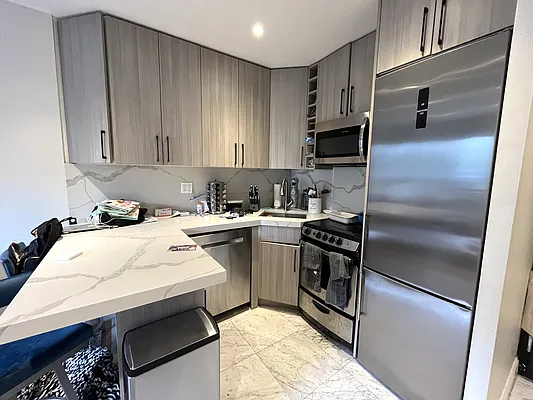 Rented by Akam Sales and Brokerage | media 11