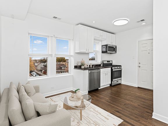 5th image of 2549 N Laramie Ave APT 3E