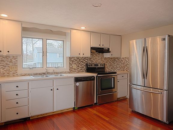 3rd image of 63 Jamieson St