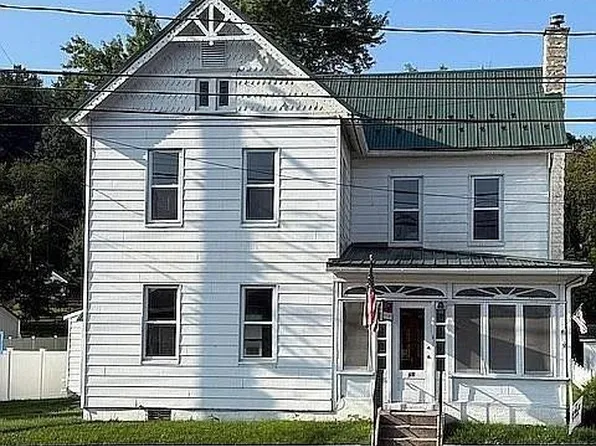 96 E Penn St, Lenhartsville, PA 19534