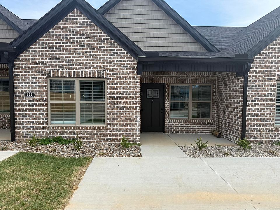 1st image of 838 Ridgewood Dr Unit 5