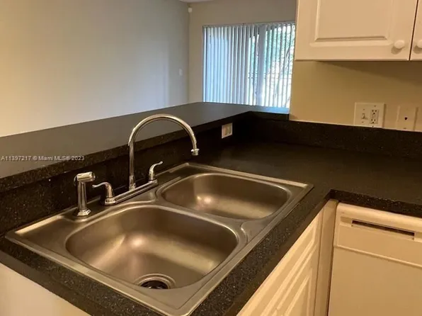 9610 NW 2nd St #8206, Hollywood, FL 33024