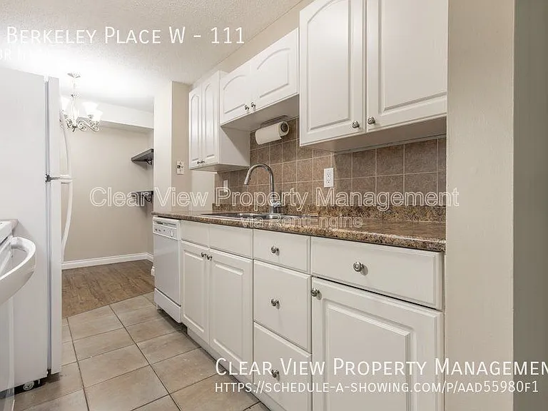 5 Berkeley Pl W #111 — Photo 9