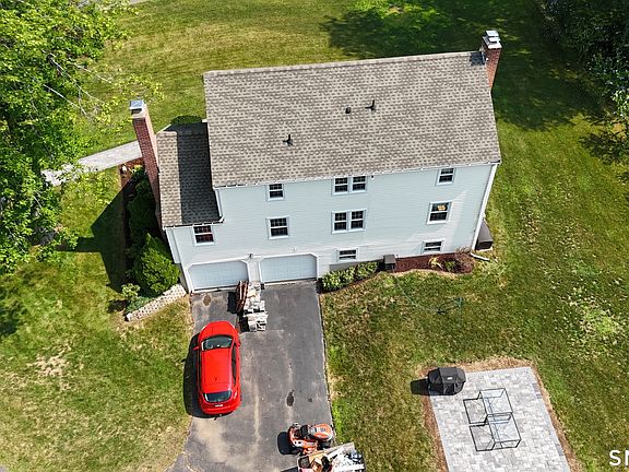 3rd image of 28 Crestwood Road