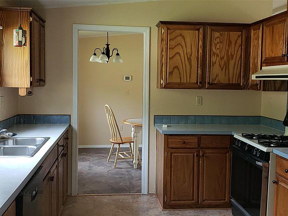4th image of 15946 S Maple Dr