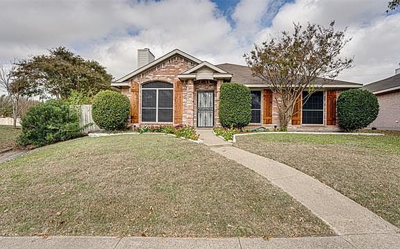 2nd image of 801 Applewood Dr