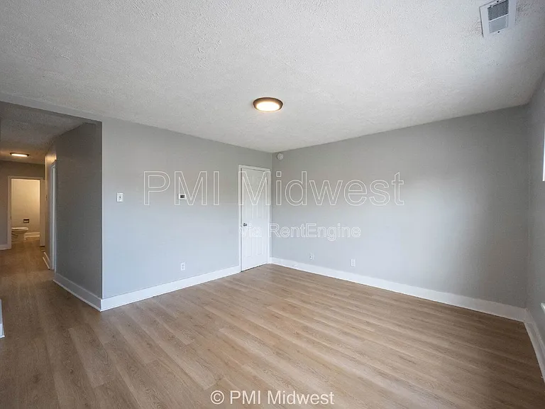 2209 E New York St #B — Photo 14