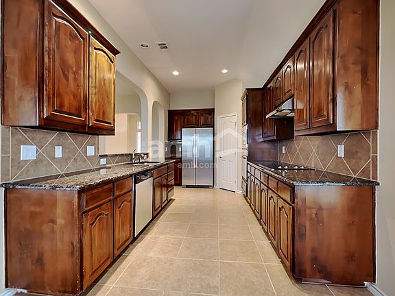 3rd image of 1140 Clairemont Ln