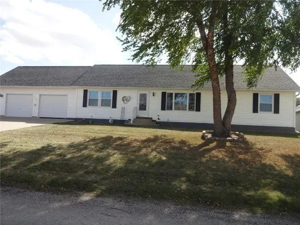 310 Charles St SE, Blairstown, IA 52209