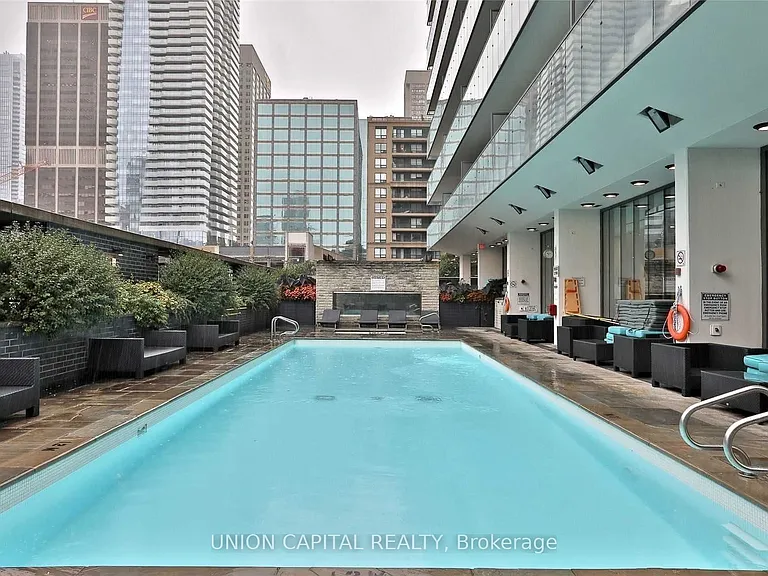 33 Charles St E #2807 — Photo 18